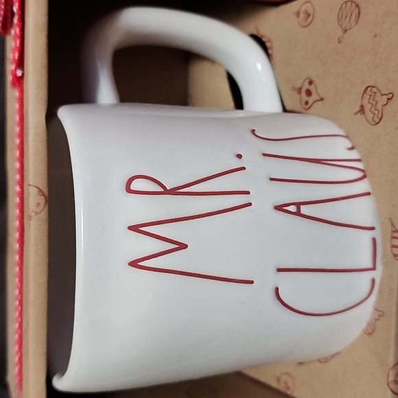 BNWT  Rae Dunn Mr & Mrs Claus 🎅 🤶 Mug set - Picture 3 of 5